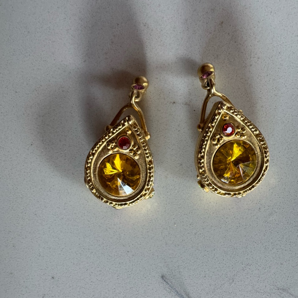 American Jewelry Company vintage -Tone Yellow Crystal Teardrop Clip-On Earrings